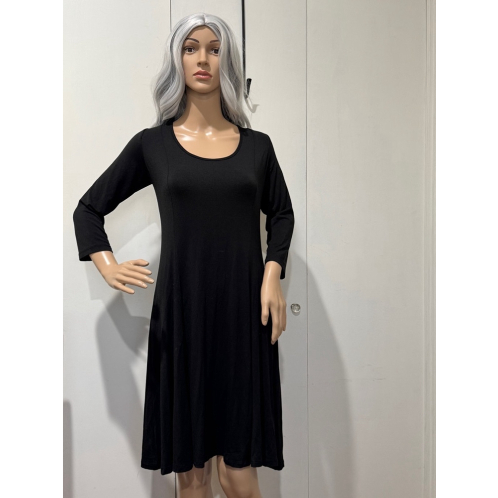 Women's Shirin stretch knit midi Dress Size M Black 3/4 sleeve princess seam EUC